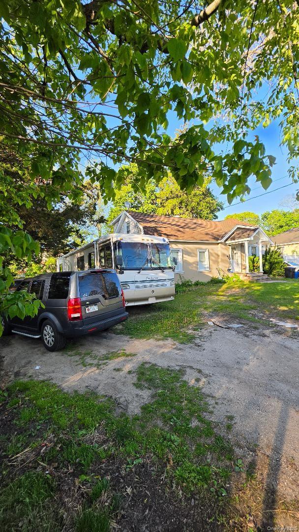 385 Half Hollow Road Property Photo 4