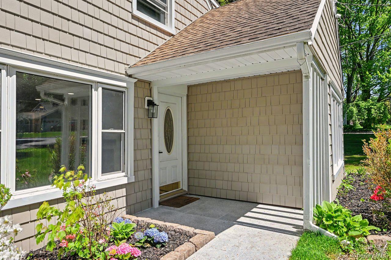 94 E East Way Property Photo 3