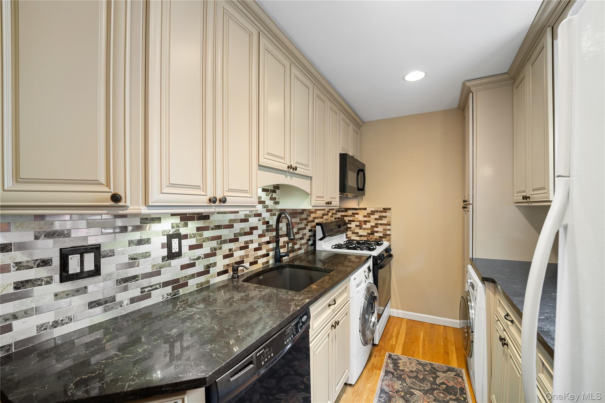 58-48 246th Crescent Upper Property Photo 3
