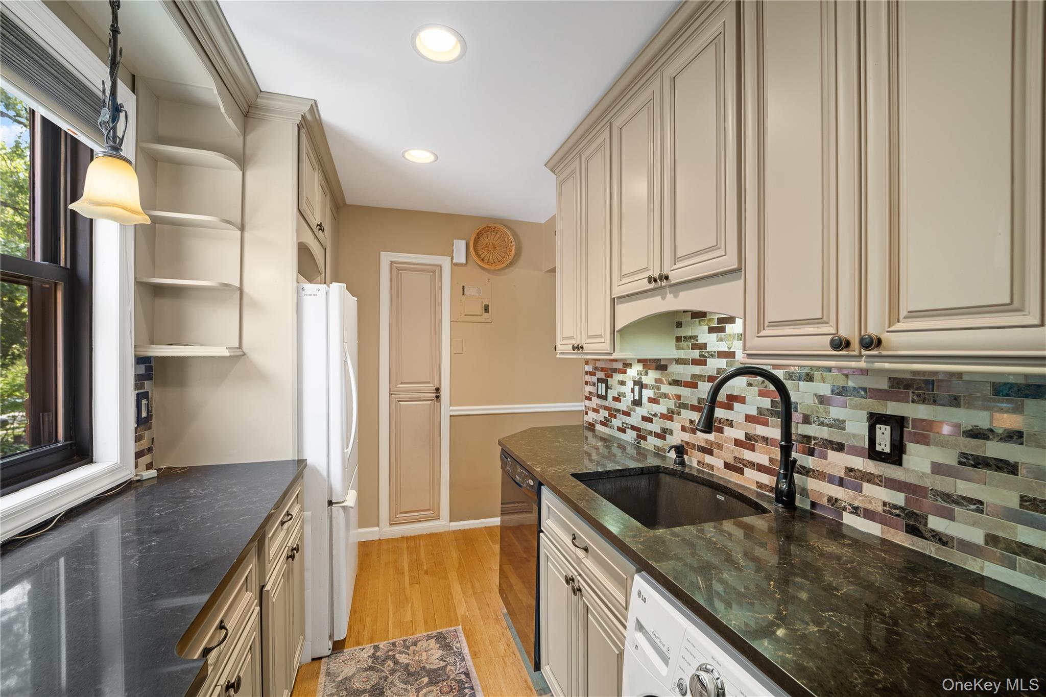 58-48 246th Crescent Upper Property Photo 4