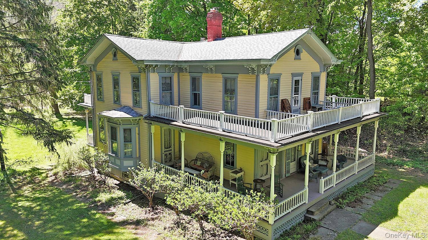 12 Railroad Street Property Photo 7