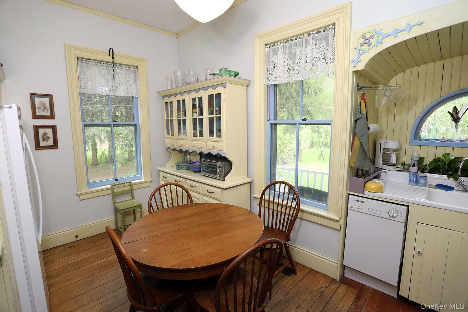 12 Railroad Street Property Photo 16