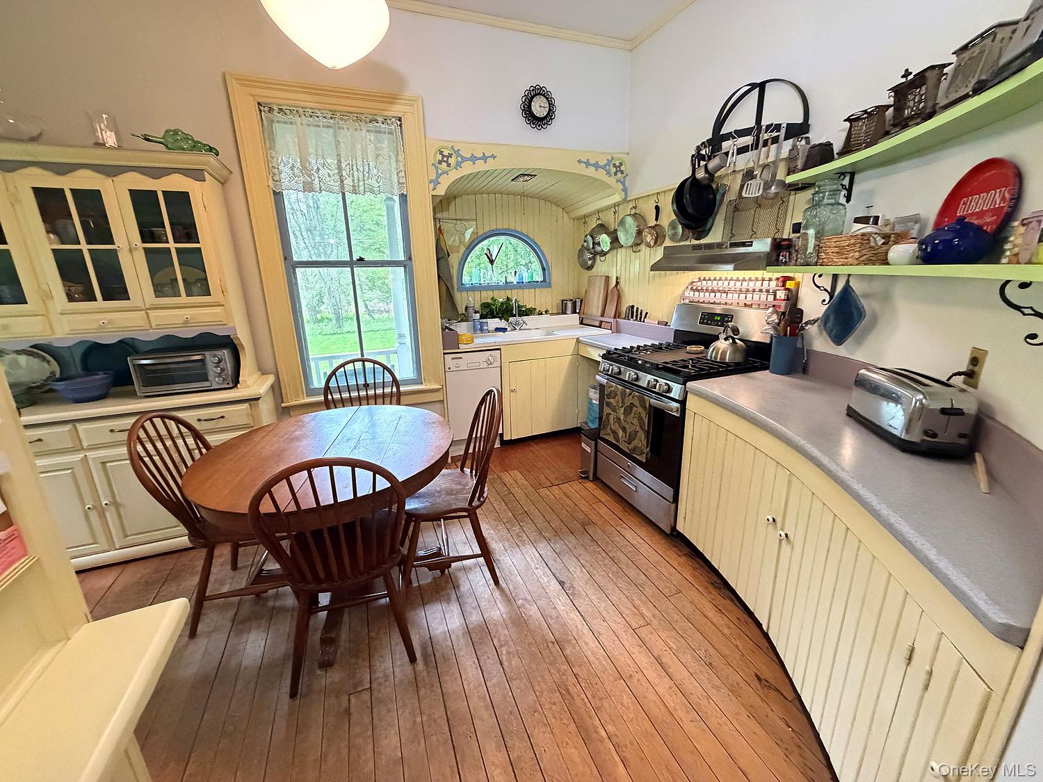 12 Railroad Street Property Photo 17
