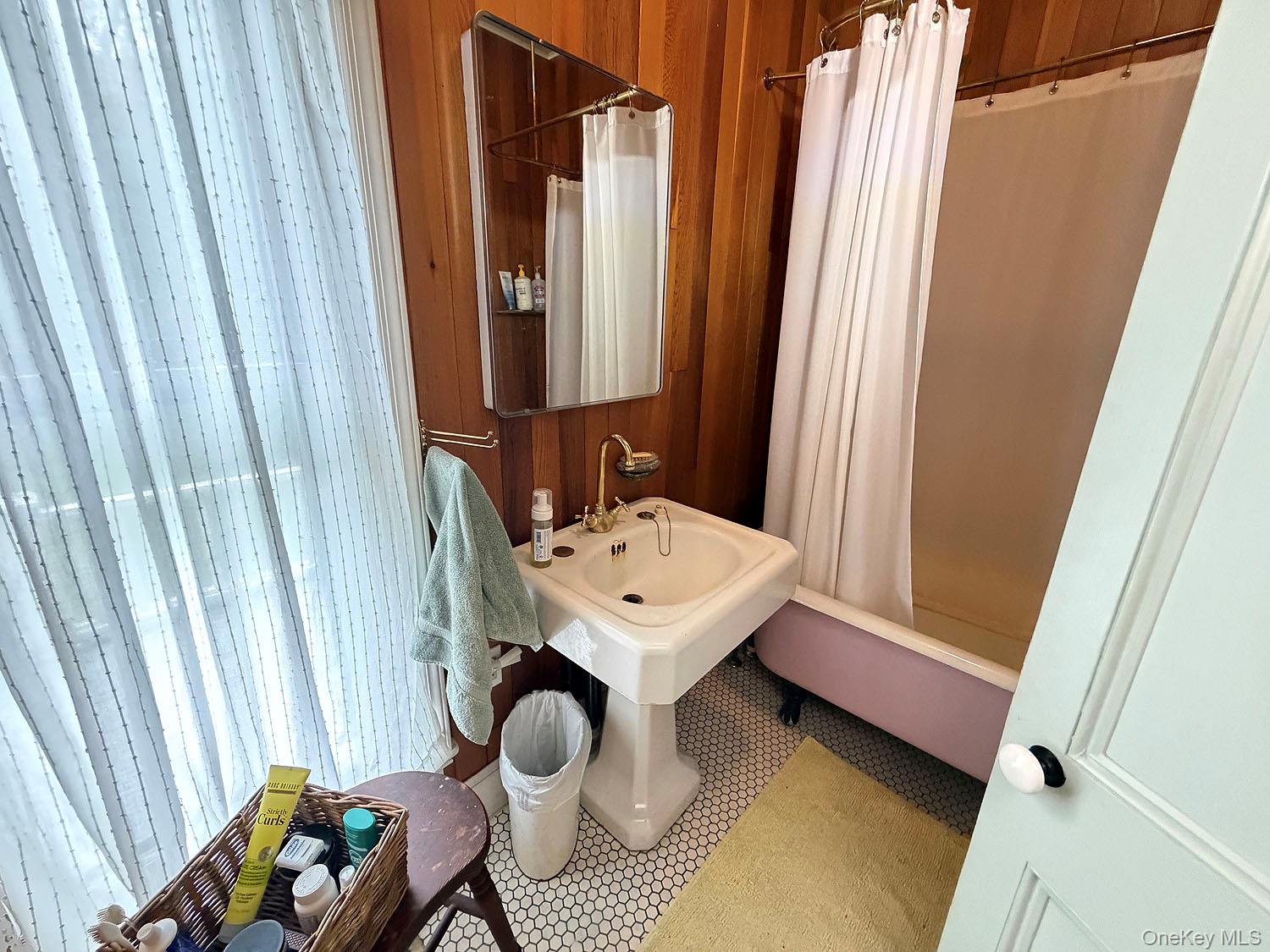 12 Railroad Street Property Photo 32