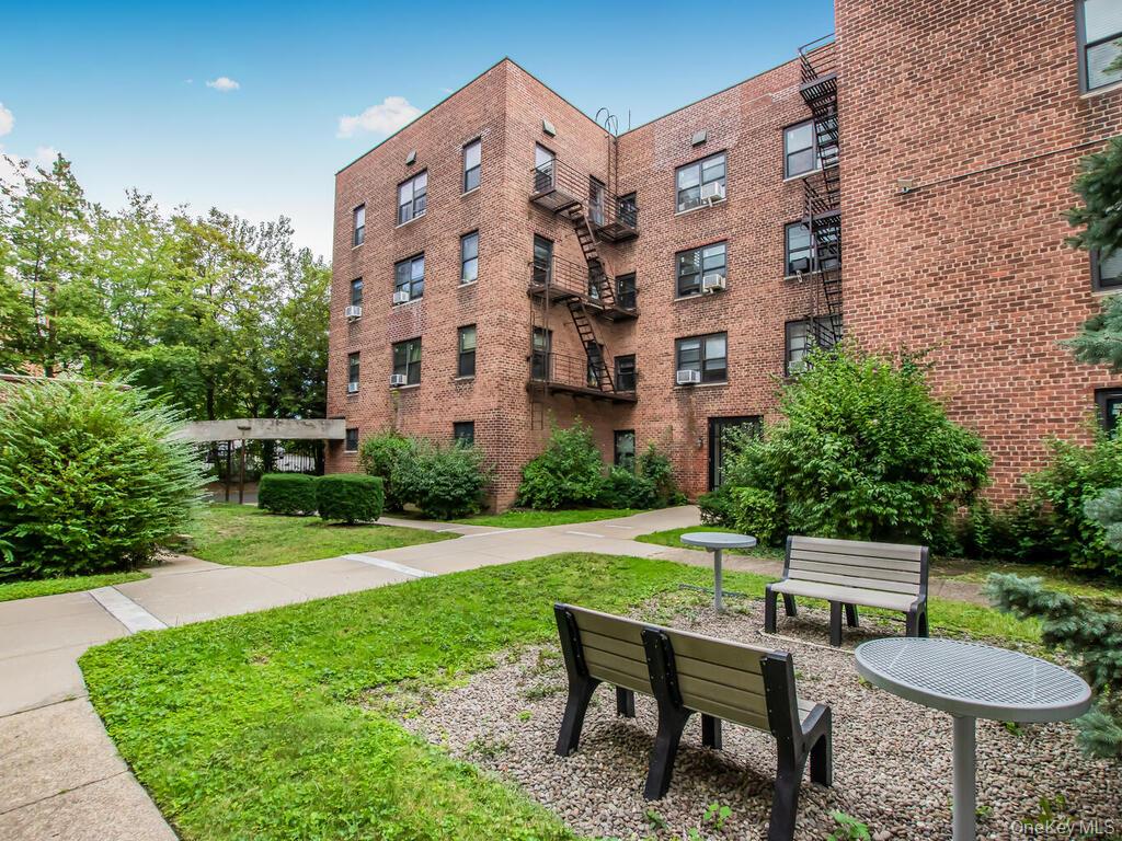 470 N Broadway B34 Property Photo 10