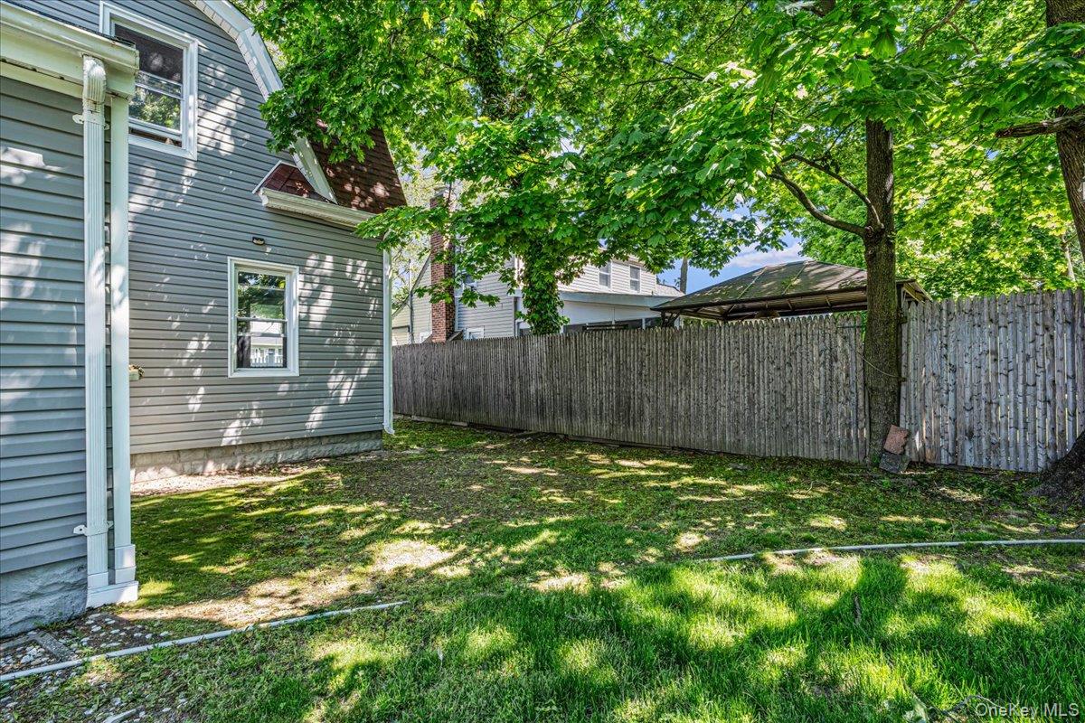 42 Willow Avenue Property Photo 6