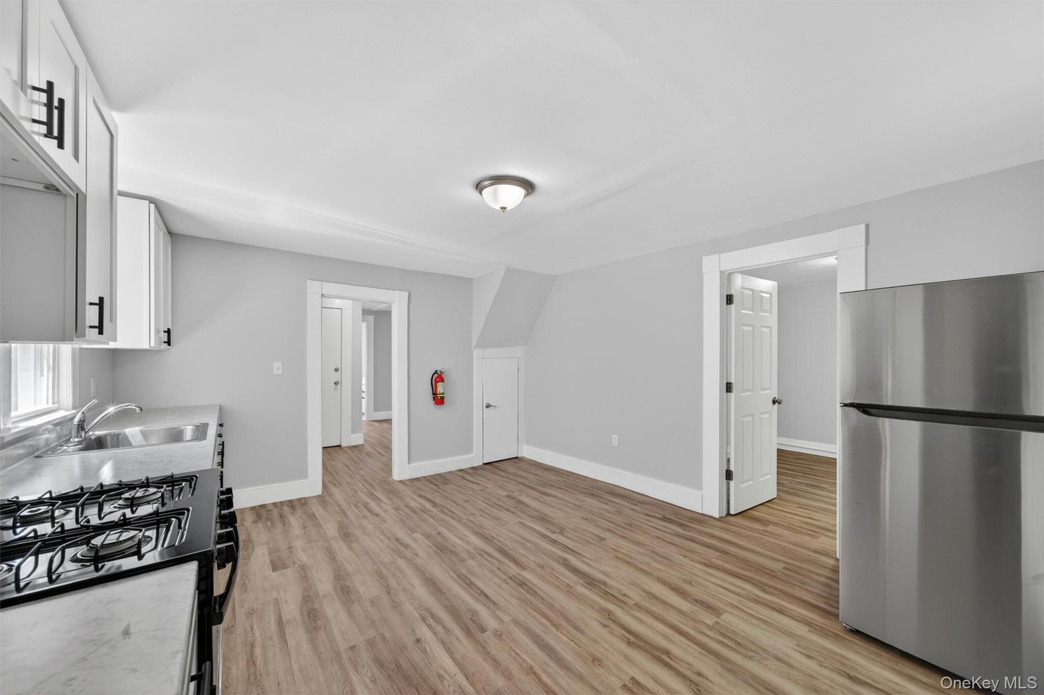 90 Montgomery Street Upper Property Photo 10