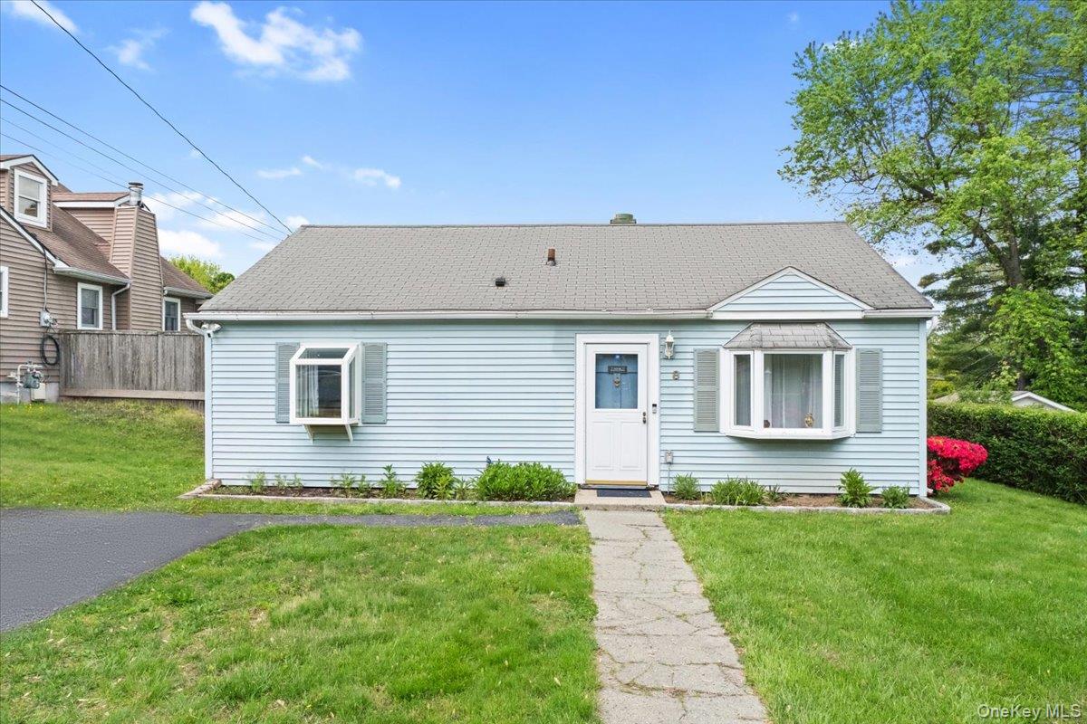 8 Cayuga Drive Property Photo 1