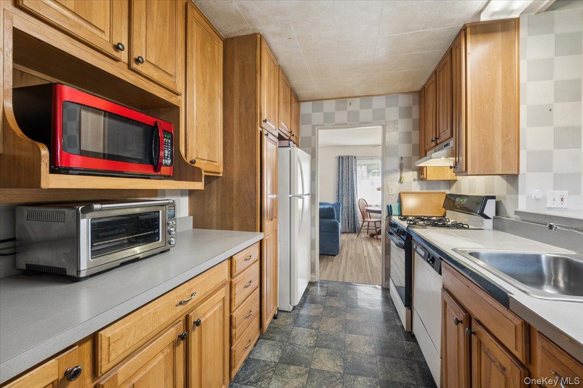 8 Cayuga Drive Property Photo 13