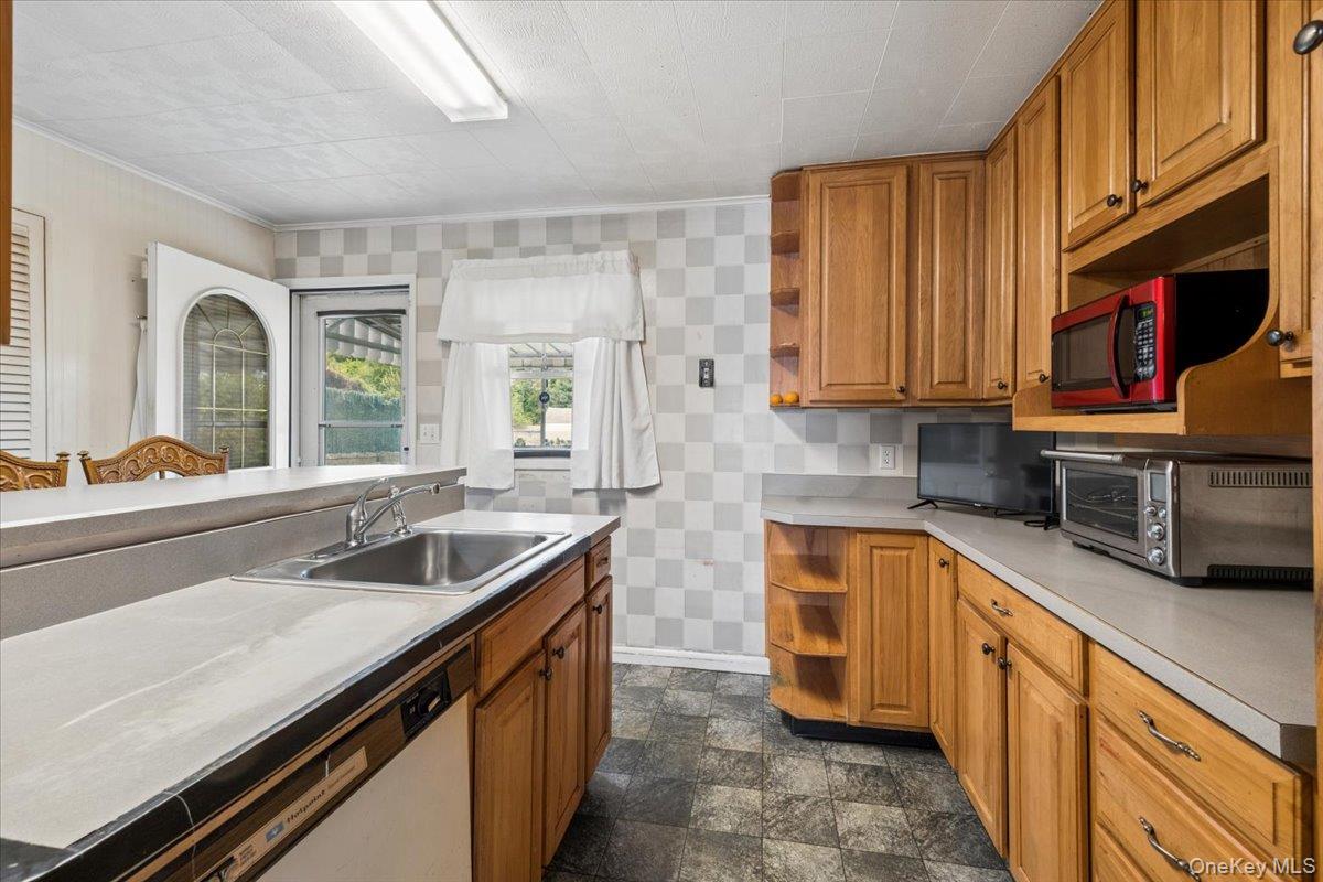 8 Cayuga Drive Property Photo 15