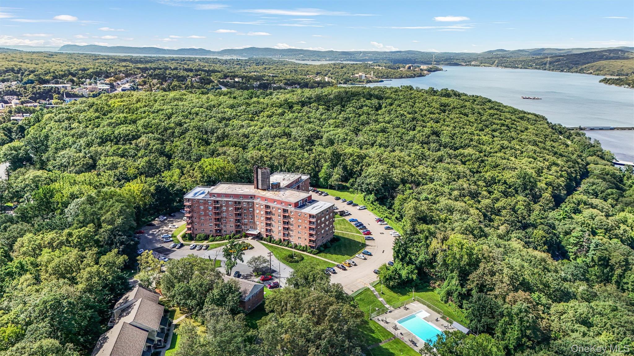 1 Lakeview Drive 1p Property Photo 2