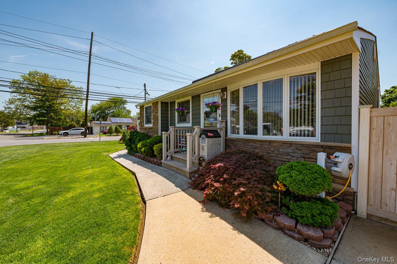 8 Oswego Drive Property Photo 1
