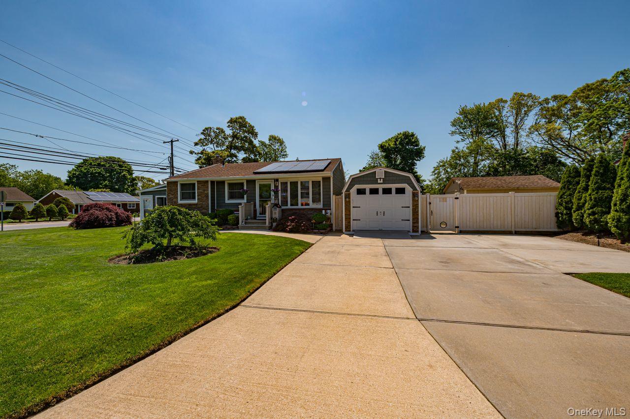 8 Oswego Drive Property Photo 2
