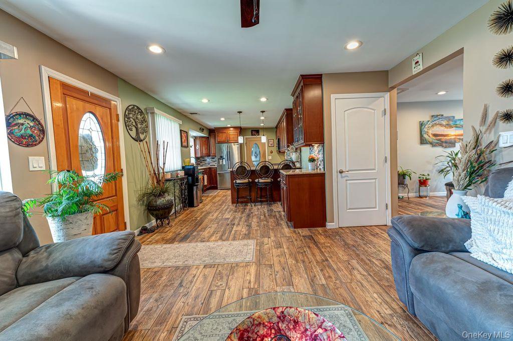 8 Oswego Drive Property Photo 4