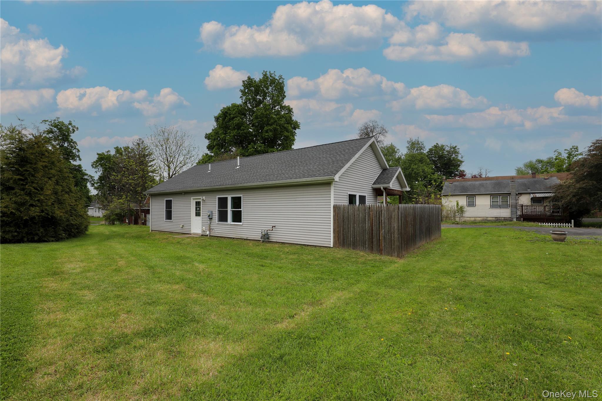 22 Apple Street Property Photo 4