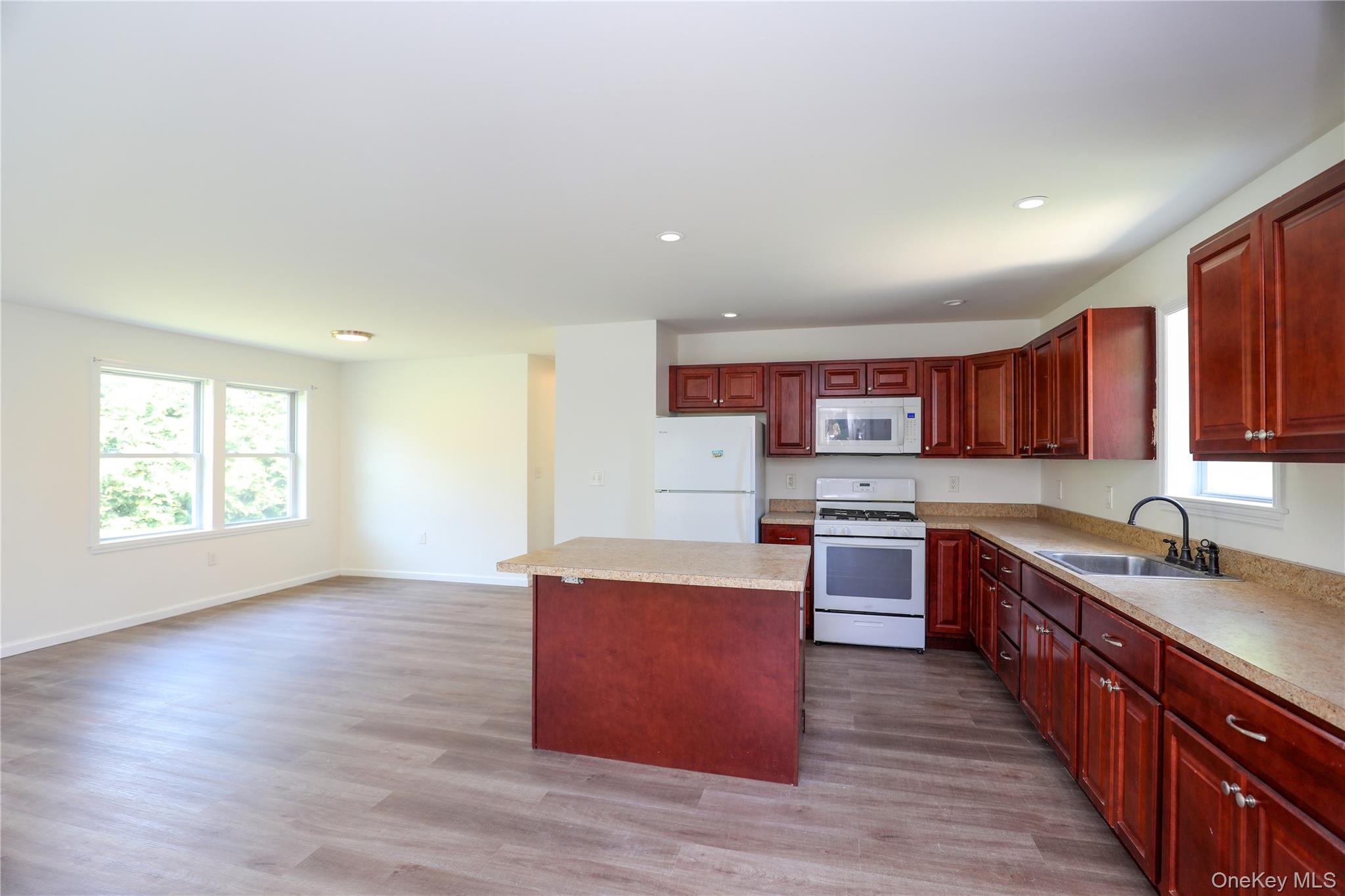 22 Apple Street Property Photo 9