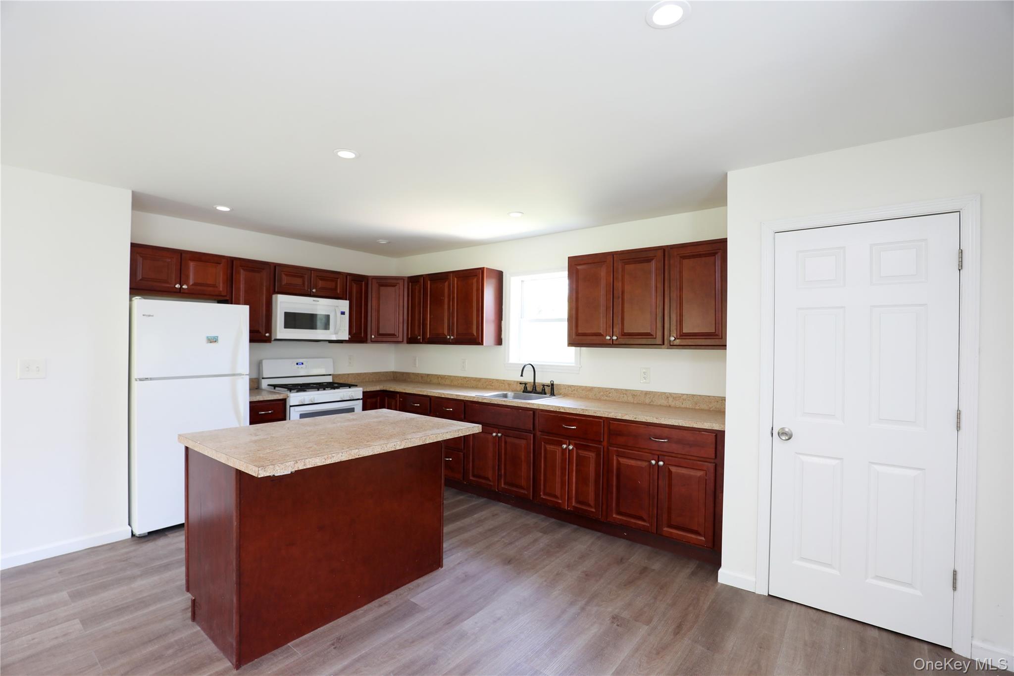 22 Apple Street Property Photo 10