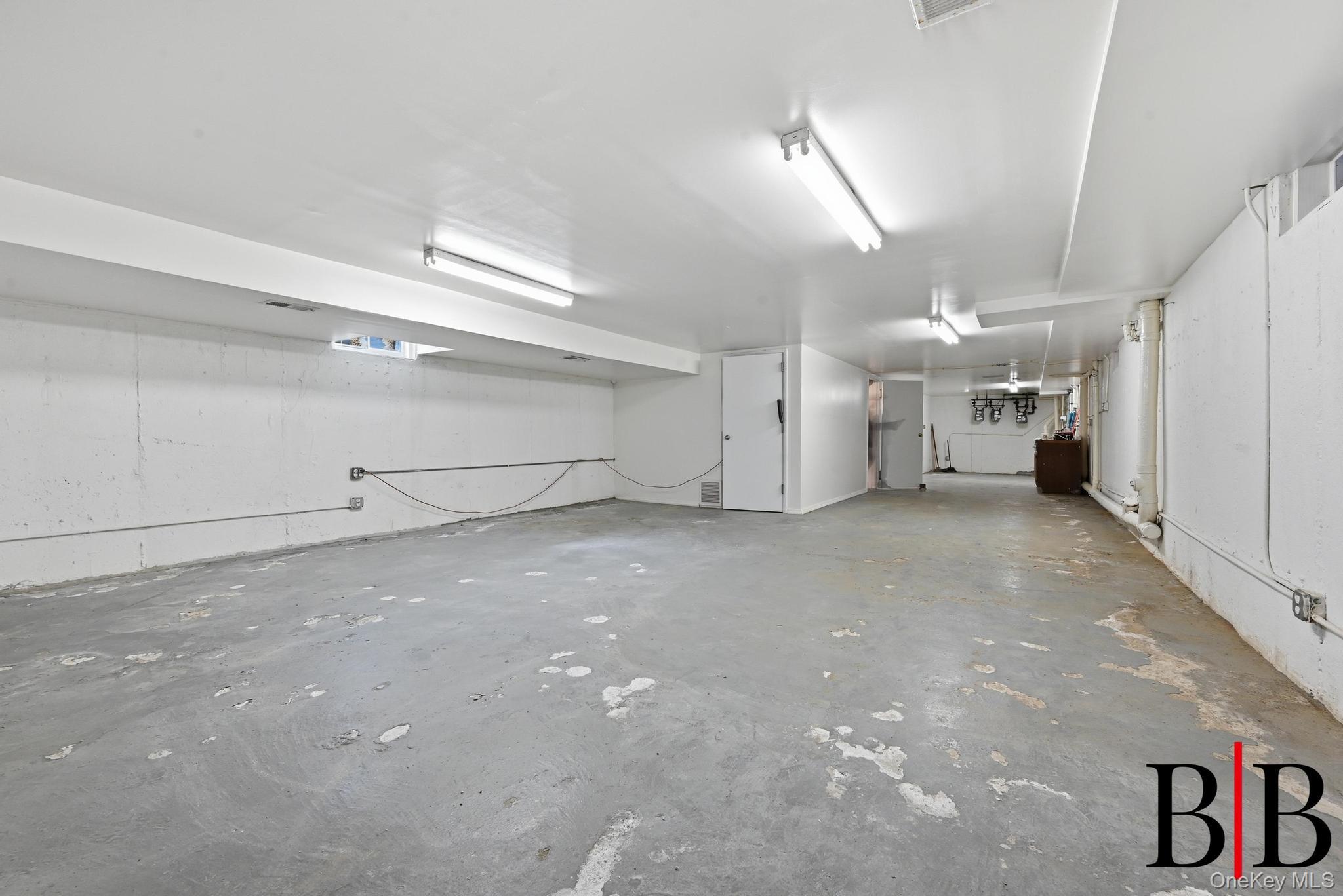 2177 E 69 Street Property Photo 27