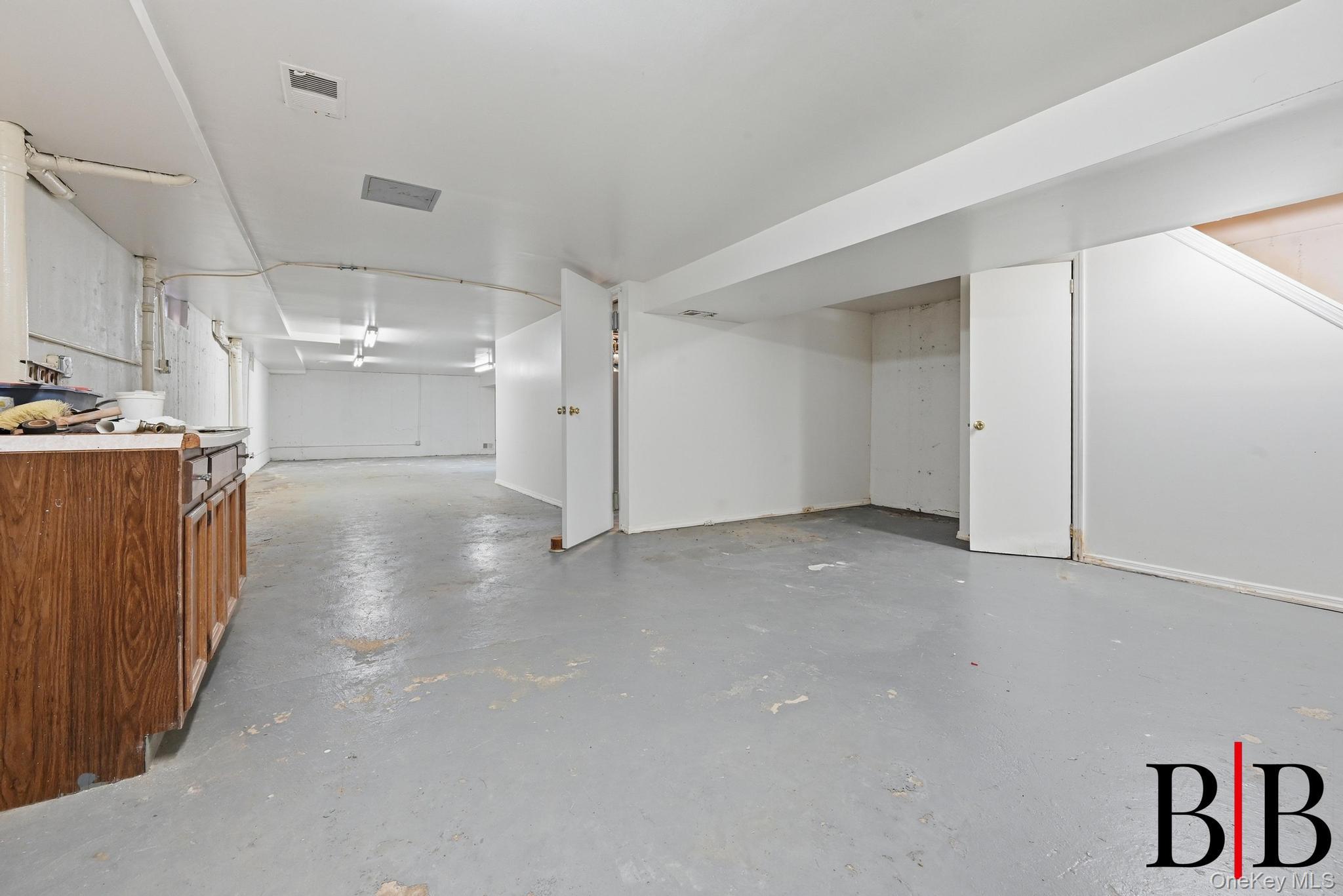 2177 E 69 Street Property Photo 28