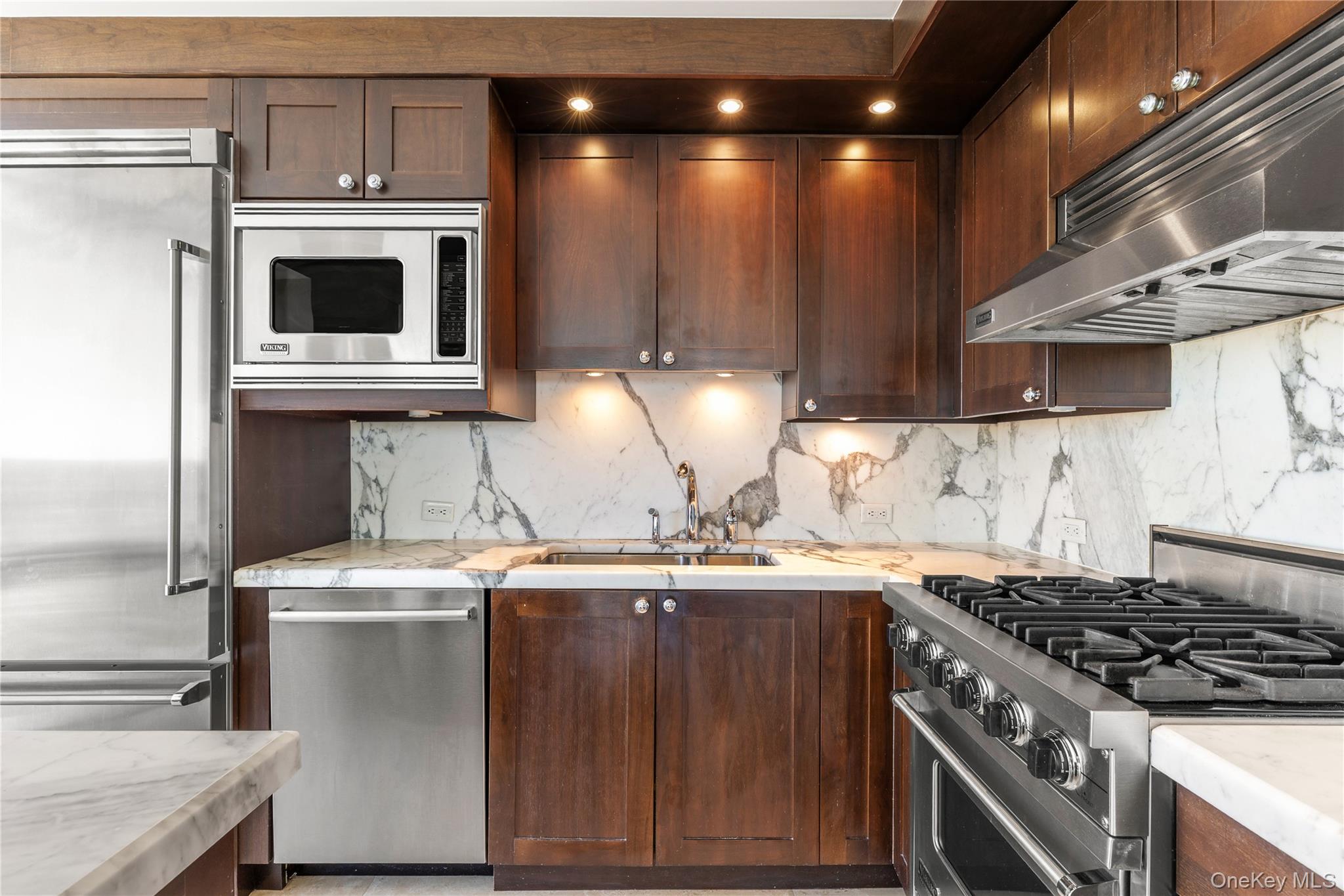 1 Renaissance Square 33g (v7g) Property Photo 12
