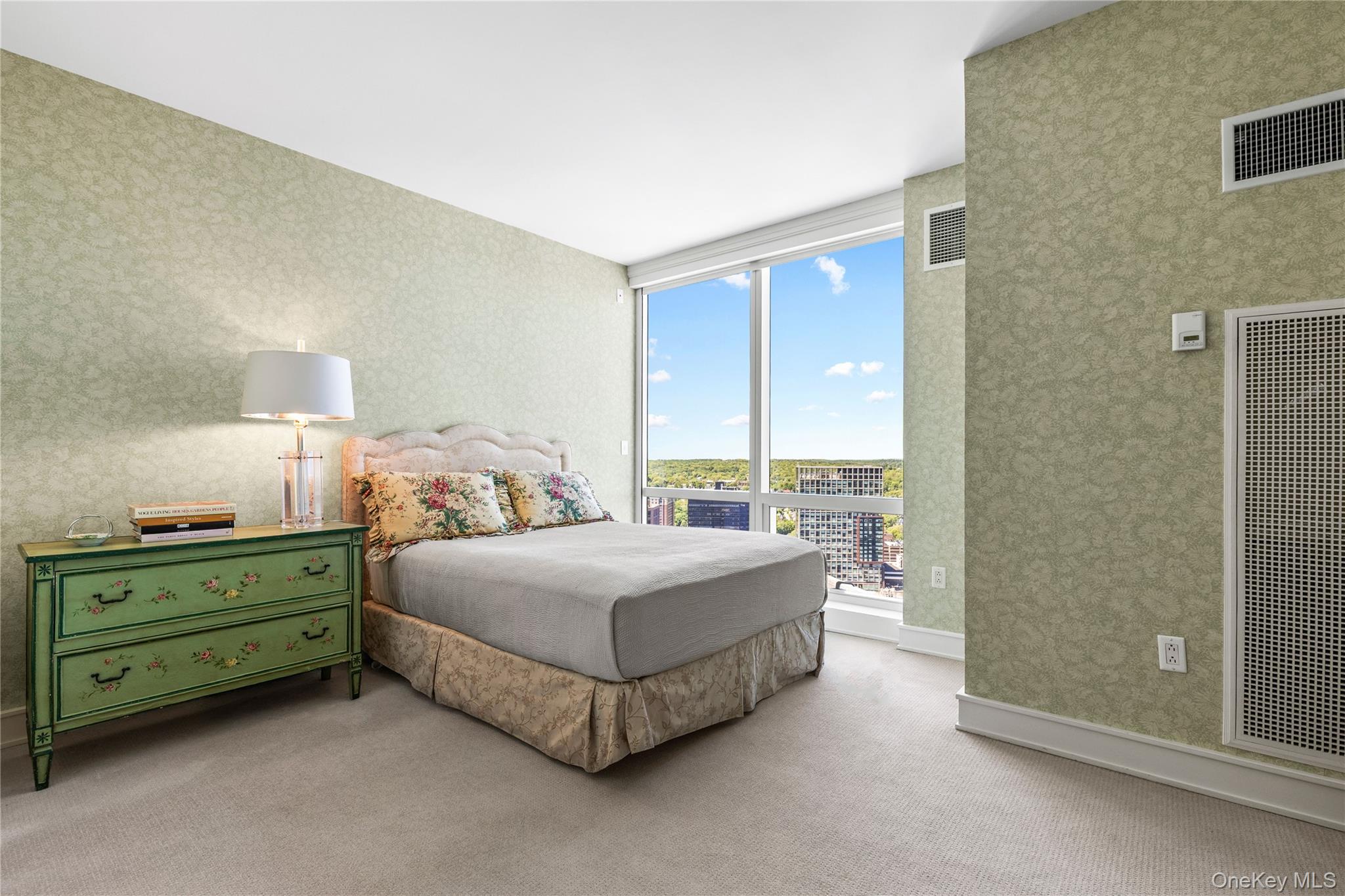 1 Renaissance Square 33g (v7g) Property Photo 19