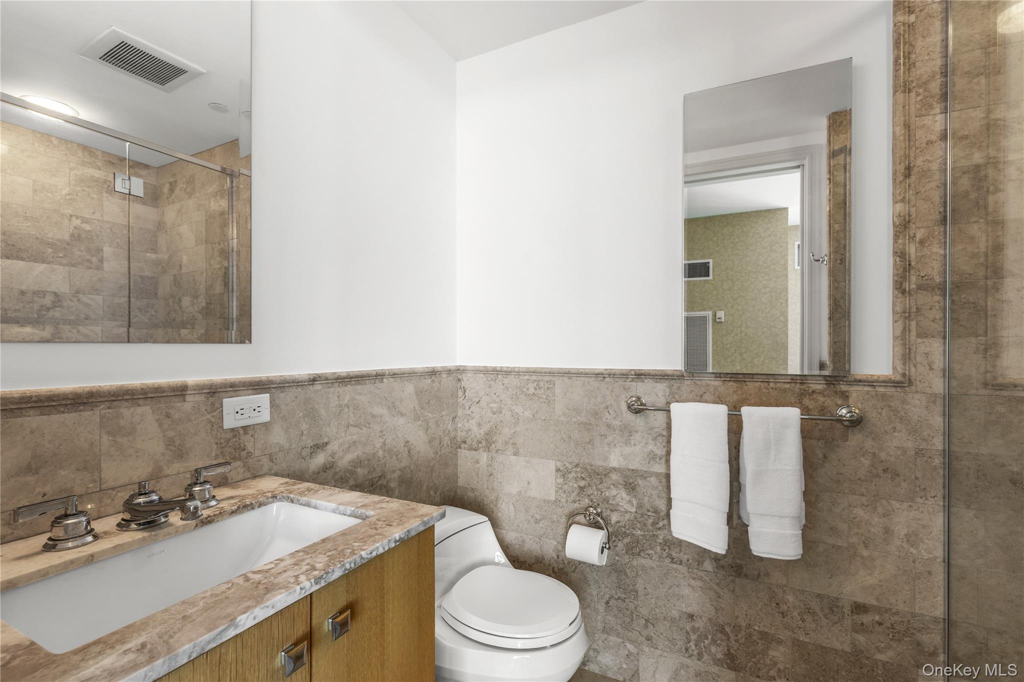 1 Renaissance Square 33g (v7g) Property Photo 21