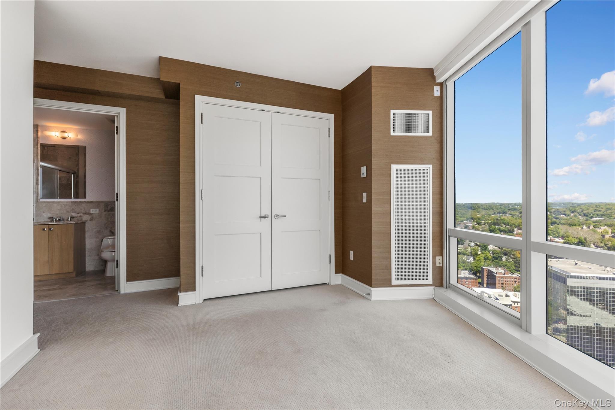 1 Renaissance Square 33g (v7g) Property Photo 24
