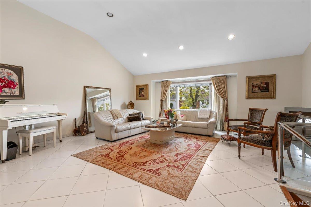 960 Cliffside Avenue Property Photo 3