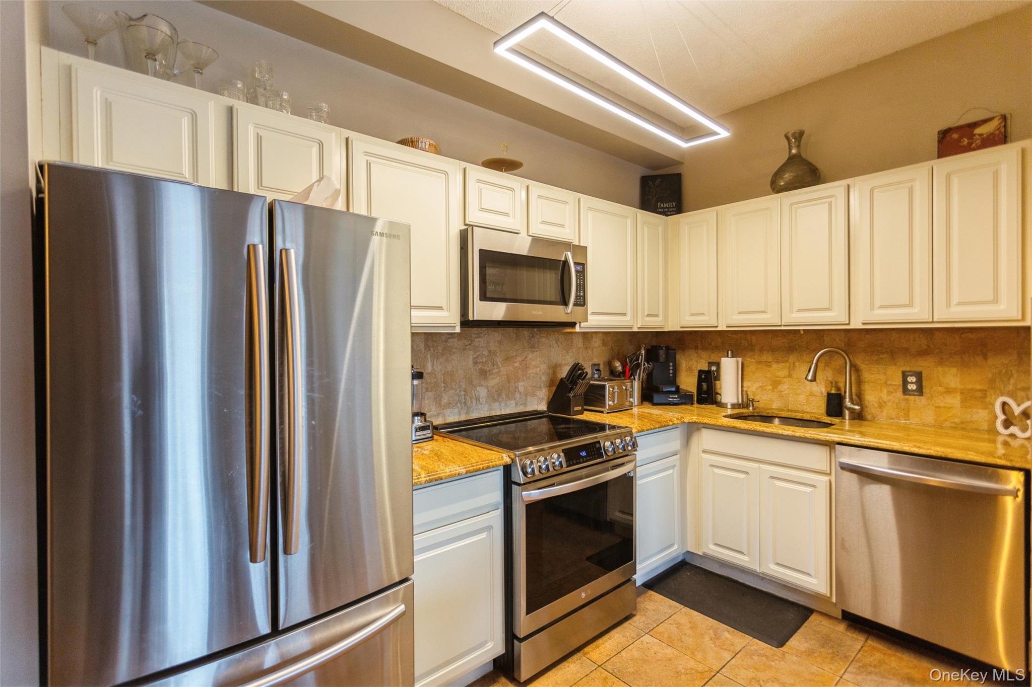 260 Beach 81st Street 6h Property Photo 6