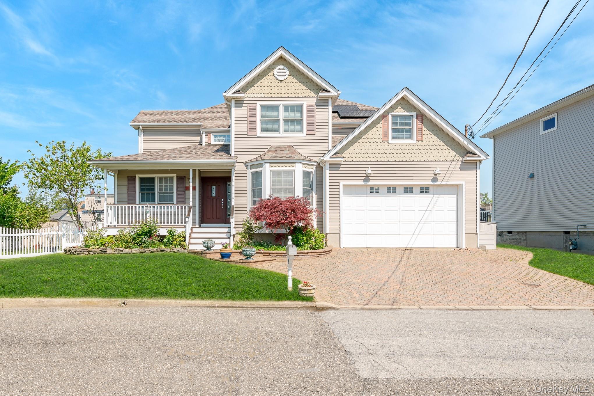 2683 Peconic Avenue Property Photo 1