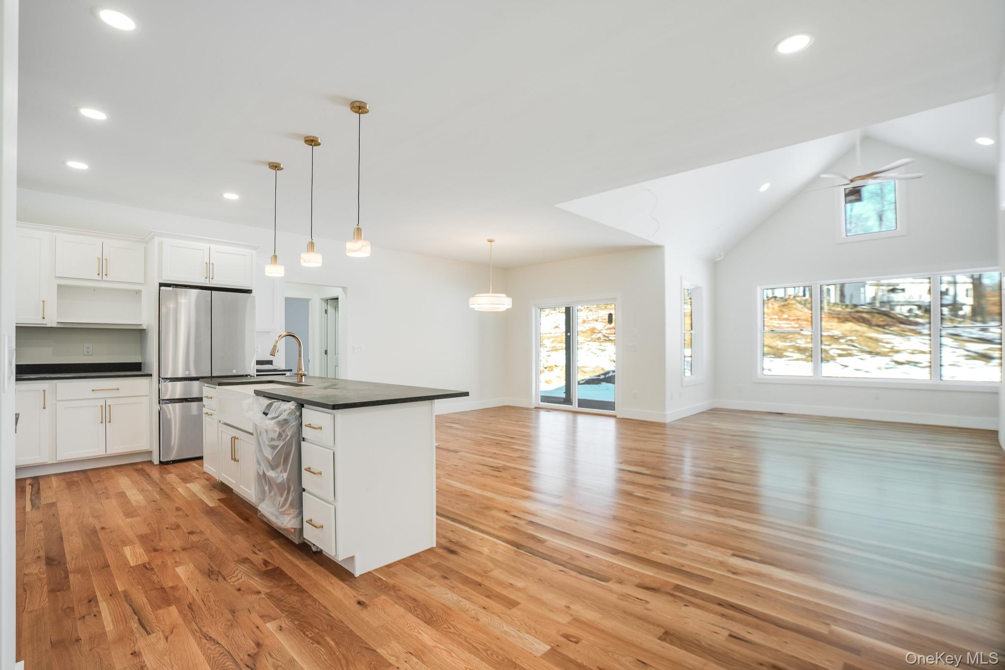 6 Roundhill Road Property Photo 2