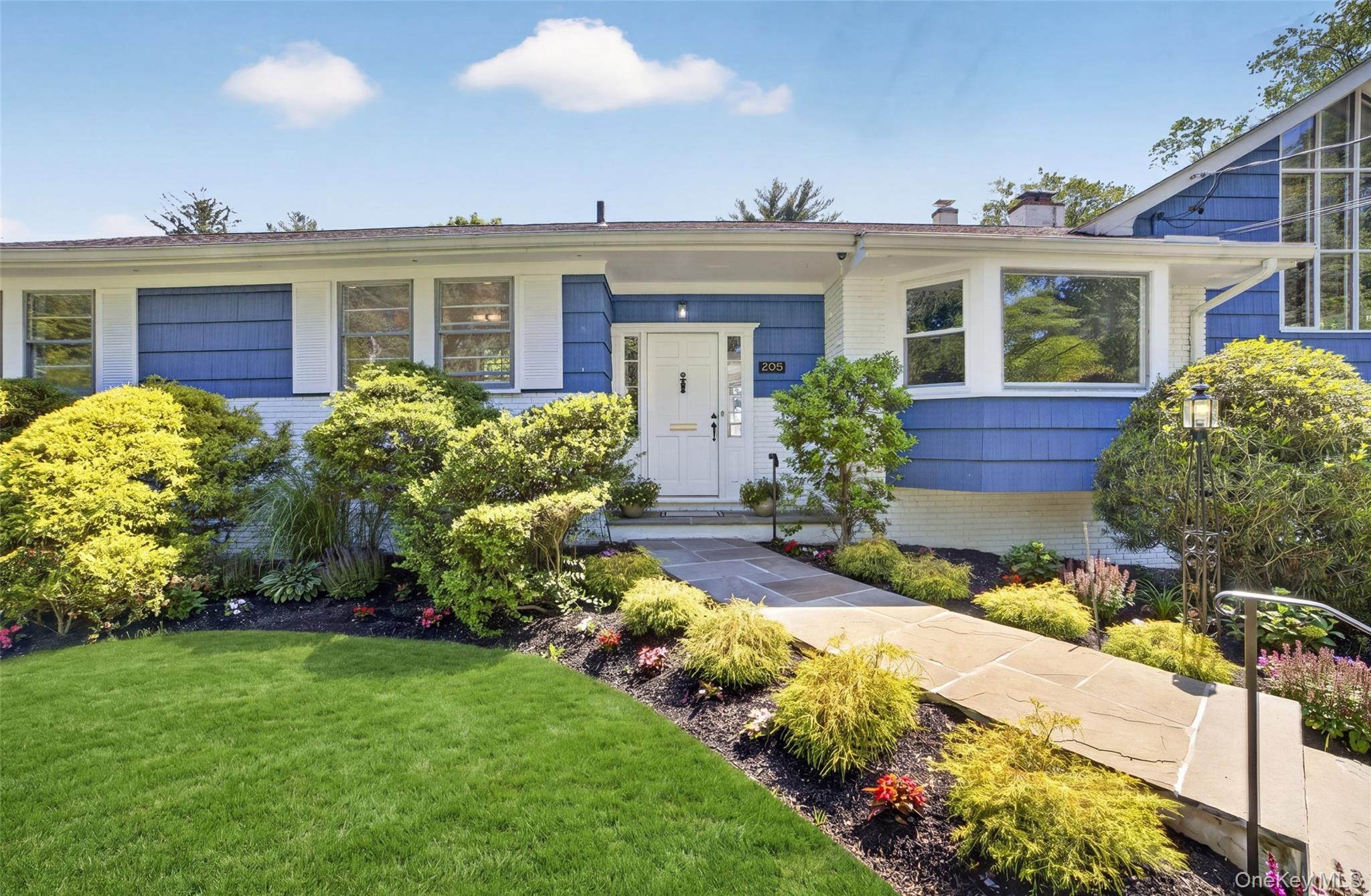 205 Soundview Avenue Property Photo 3