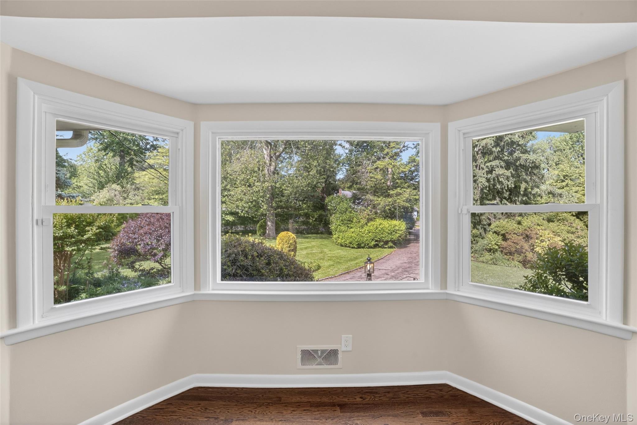 205 Soundview Avenue Property Photo 12