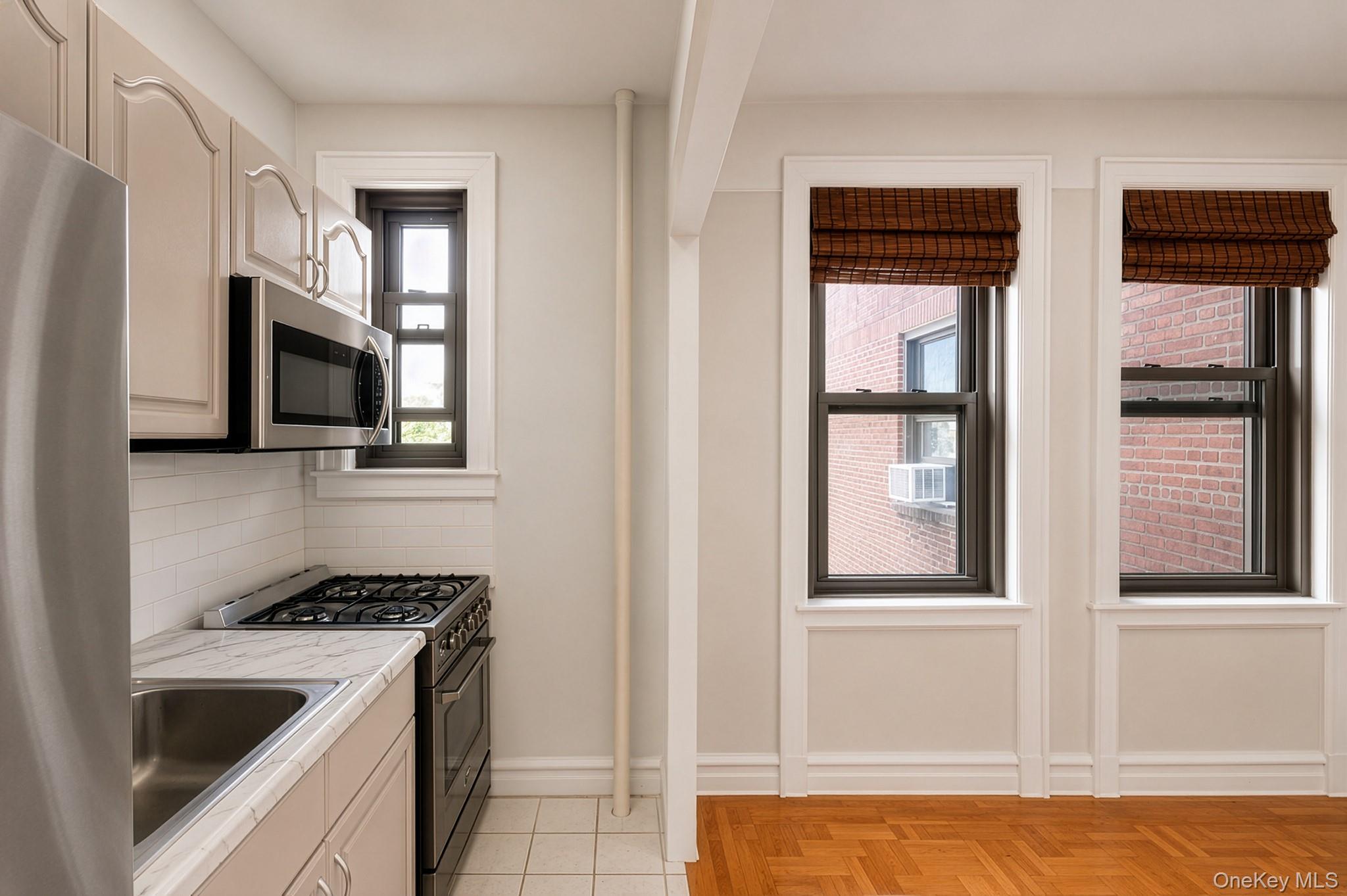 76-66 Austin Street 6f Property Photo 6