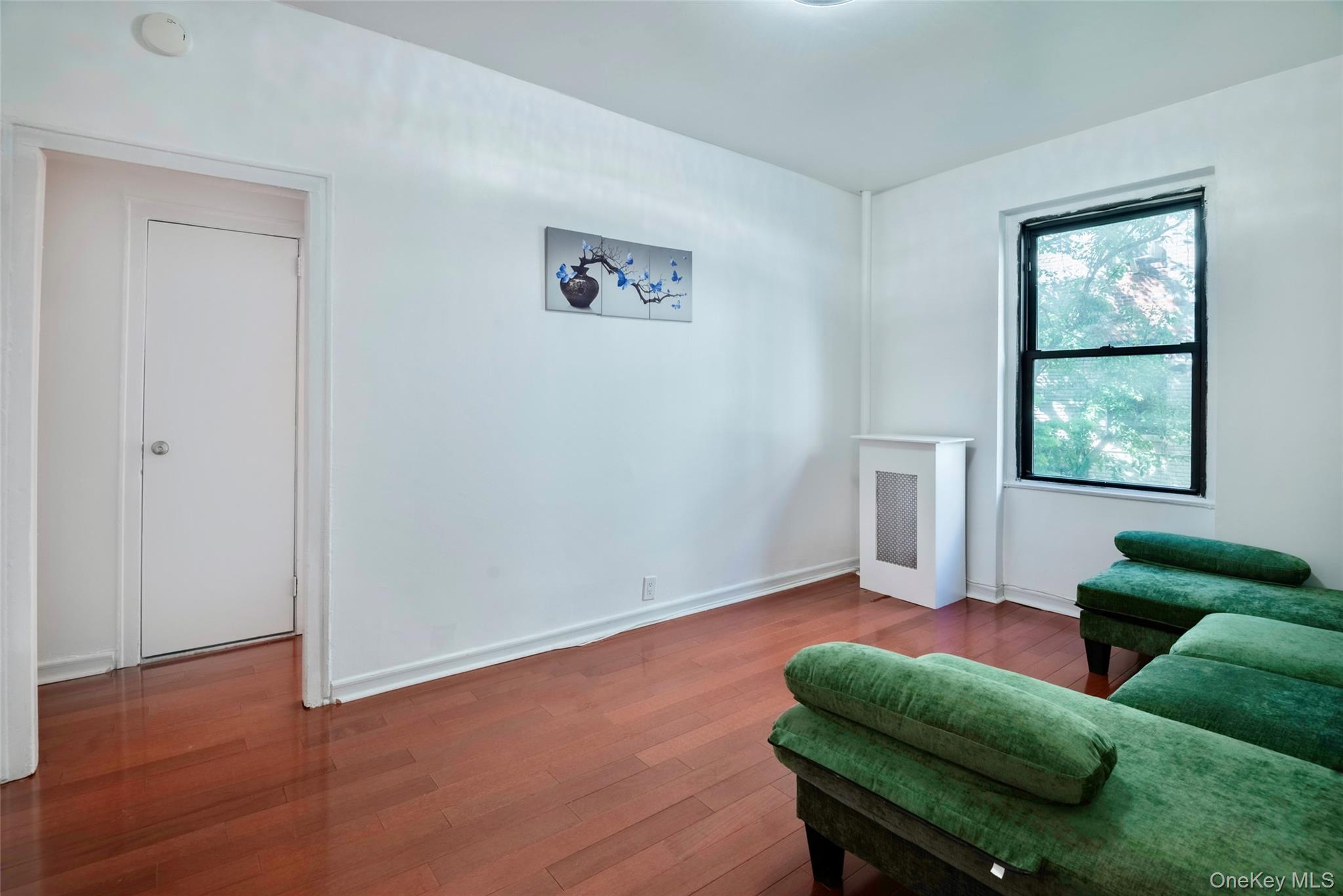21-77 33rd Street 2a Property Photo 3