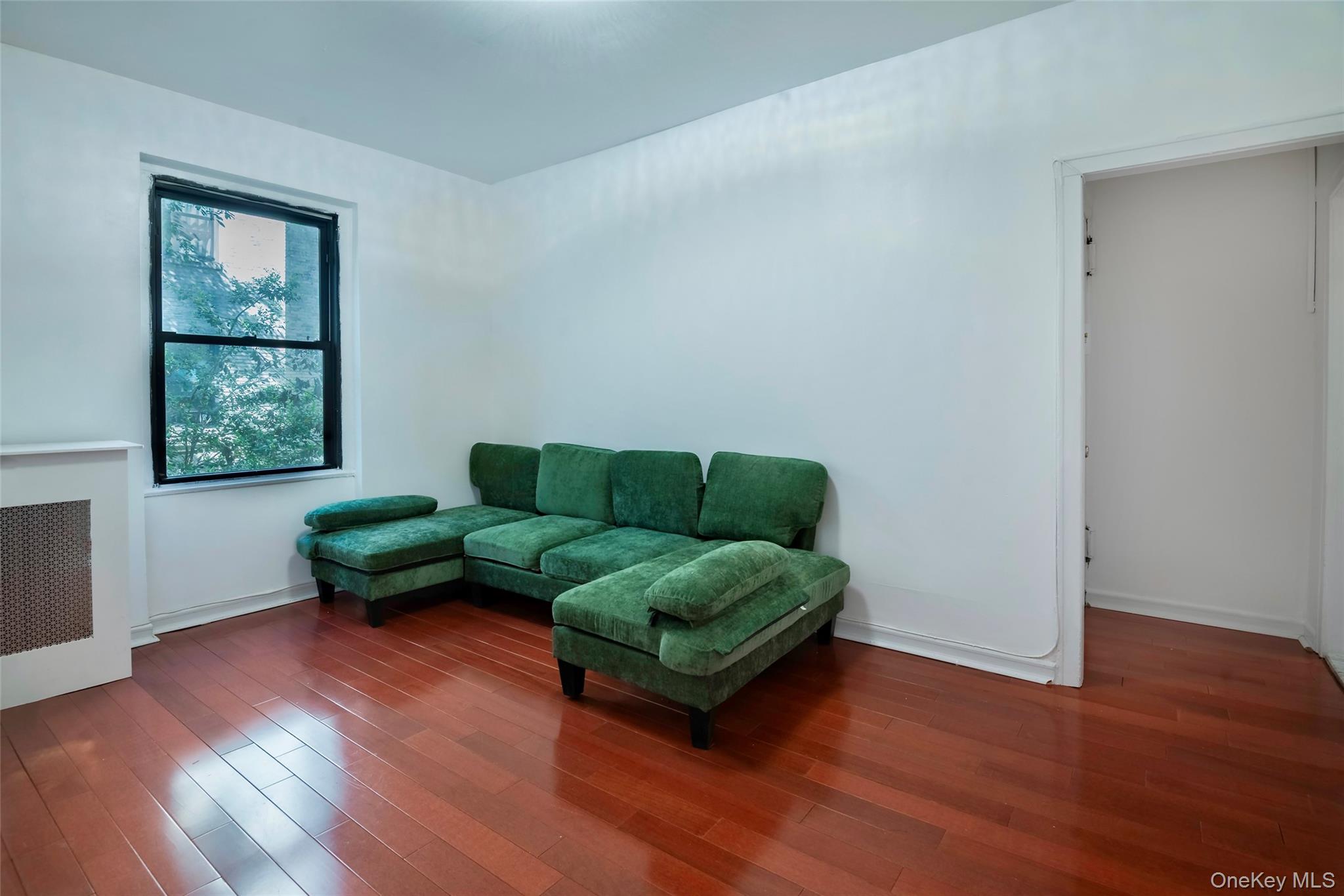 21-77 33rd Street 2a Property Photo 4