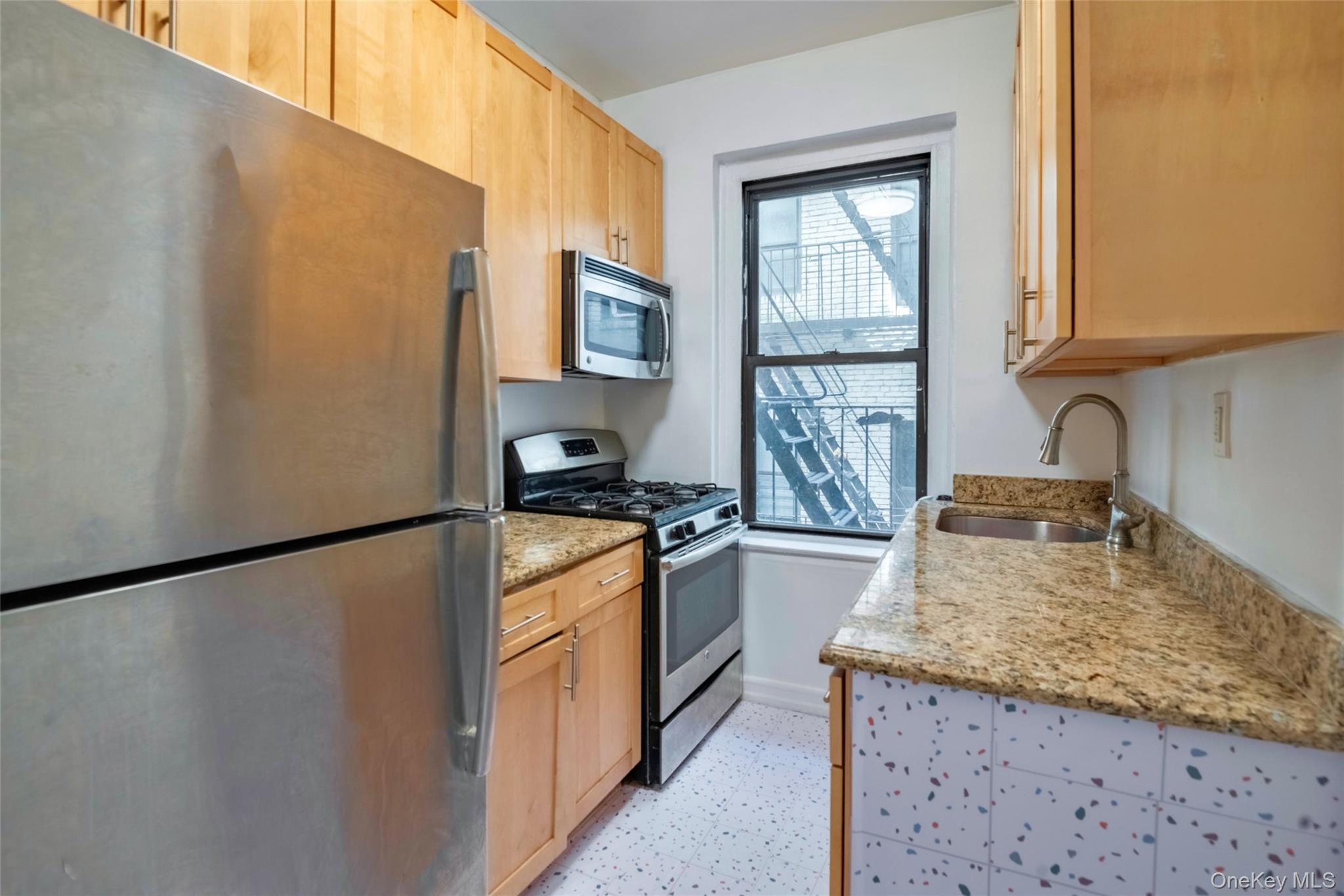 21-77 33rd Street 2a Property Photo 5