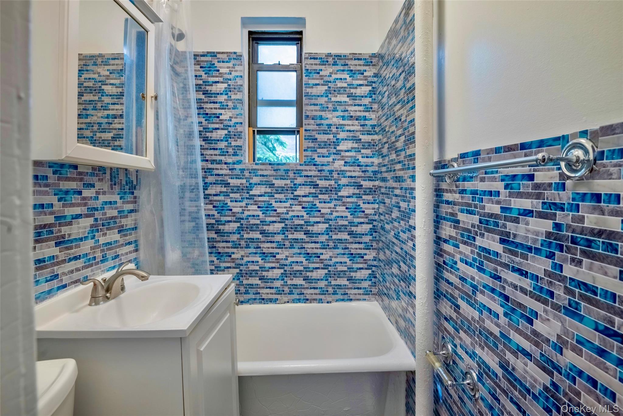 21-77 33rd Street 2a Property Photo 9