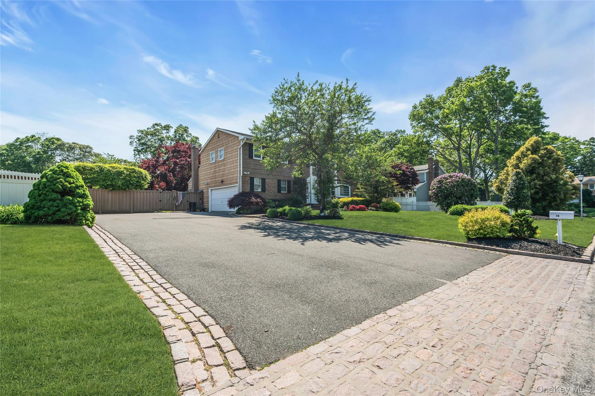 18 Ron Court Property Photo 4