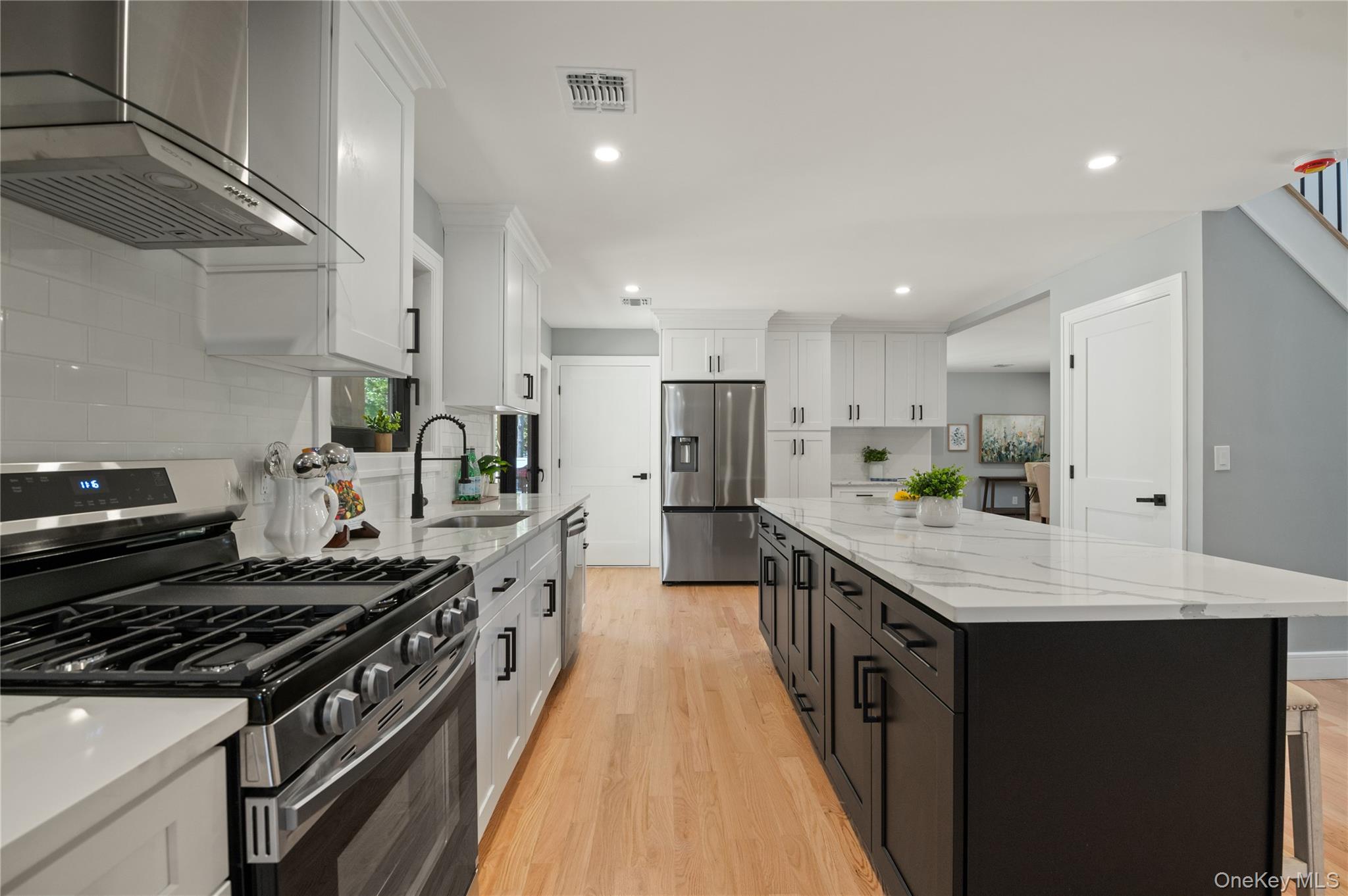 845 Islip Avenue Property Photo 6