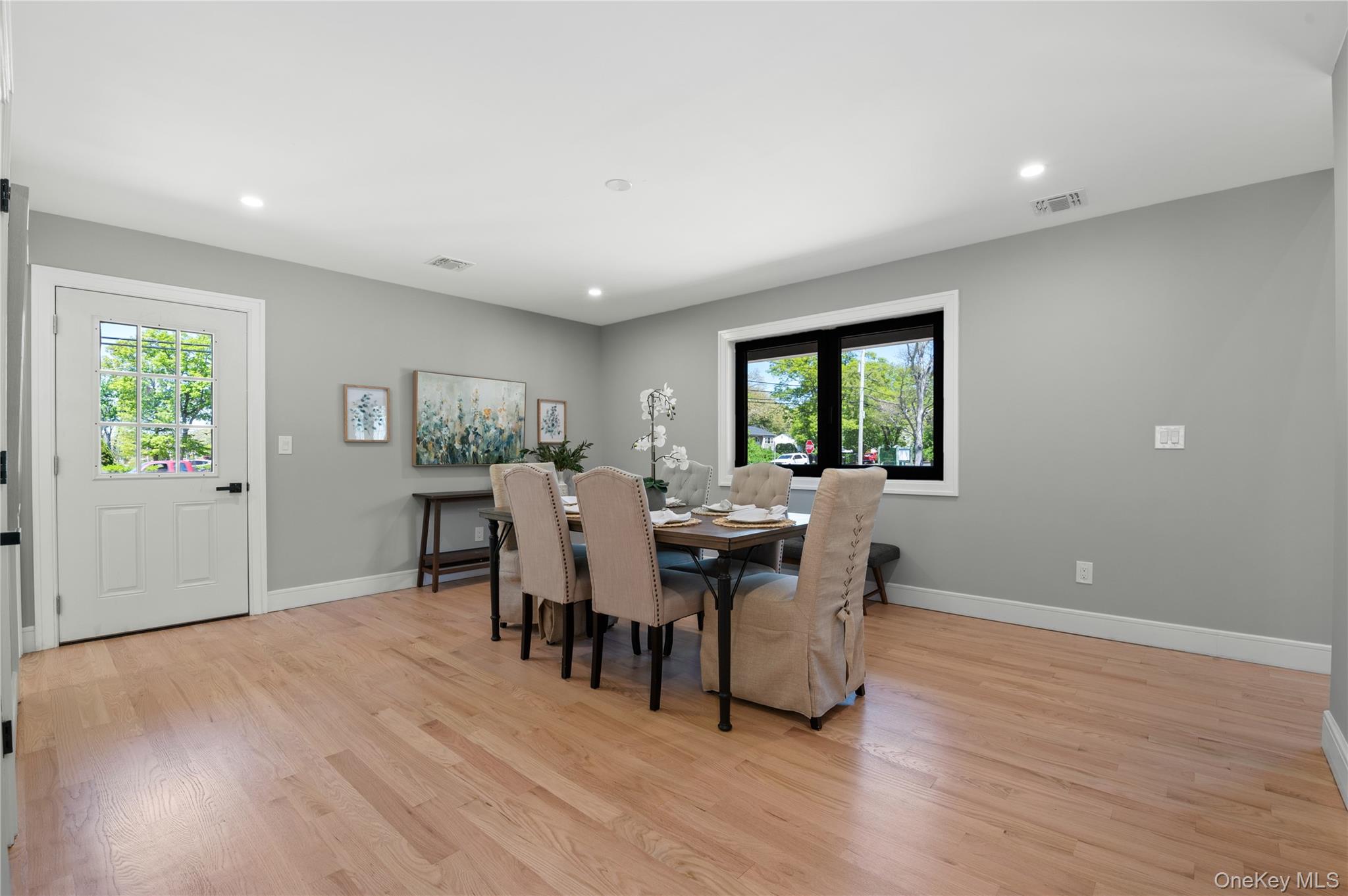 845 Islip Avenue Property Photo 10