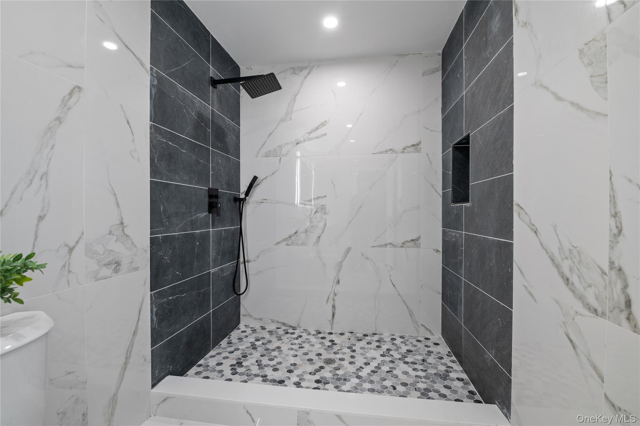 845 Islip Avenue Property Photo 13