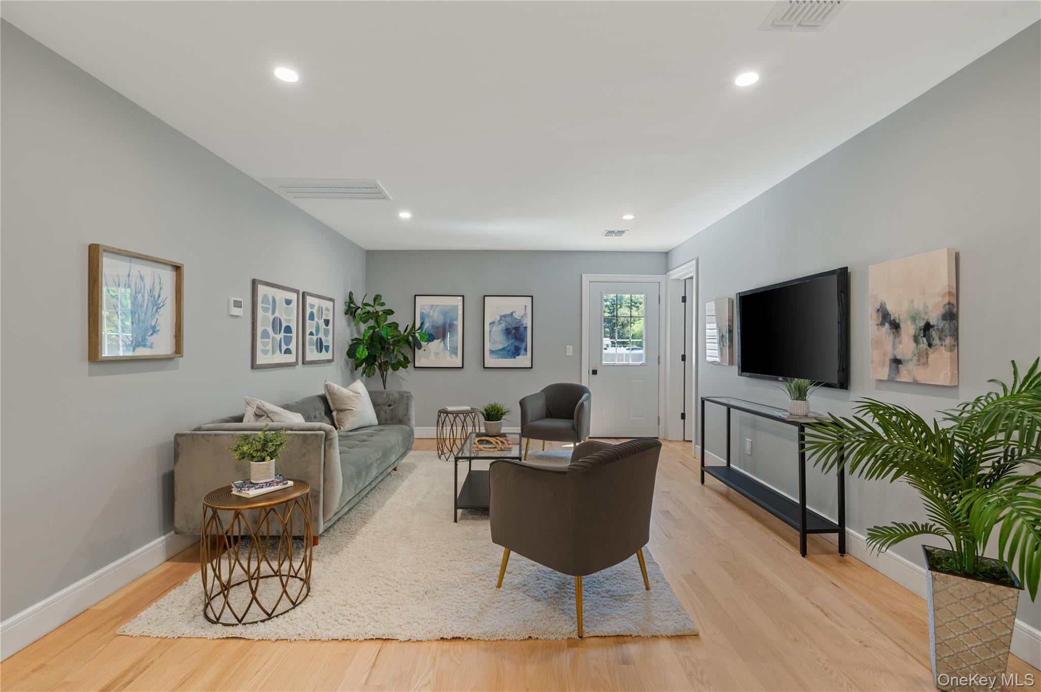 845 Islip Avenue Property Photo 16