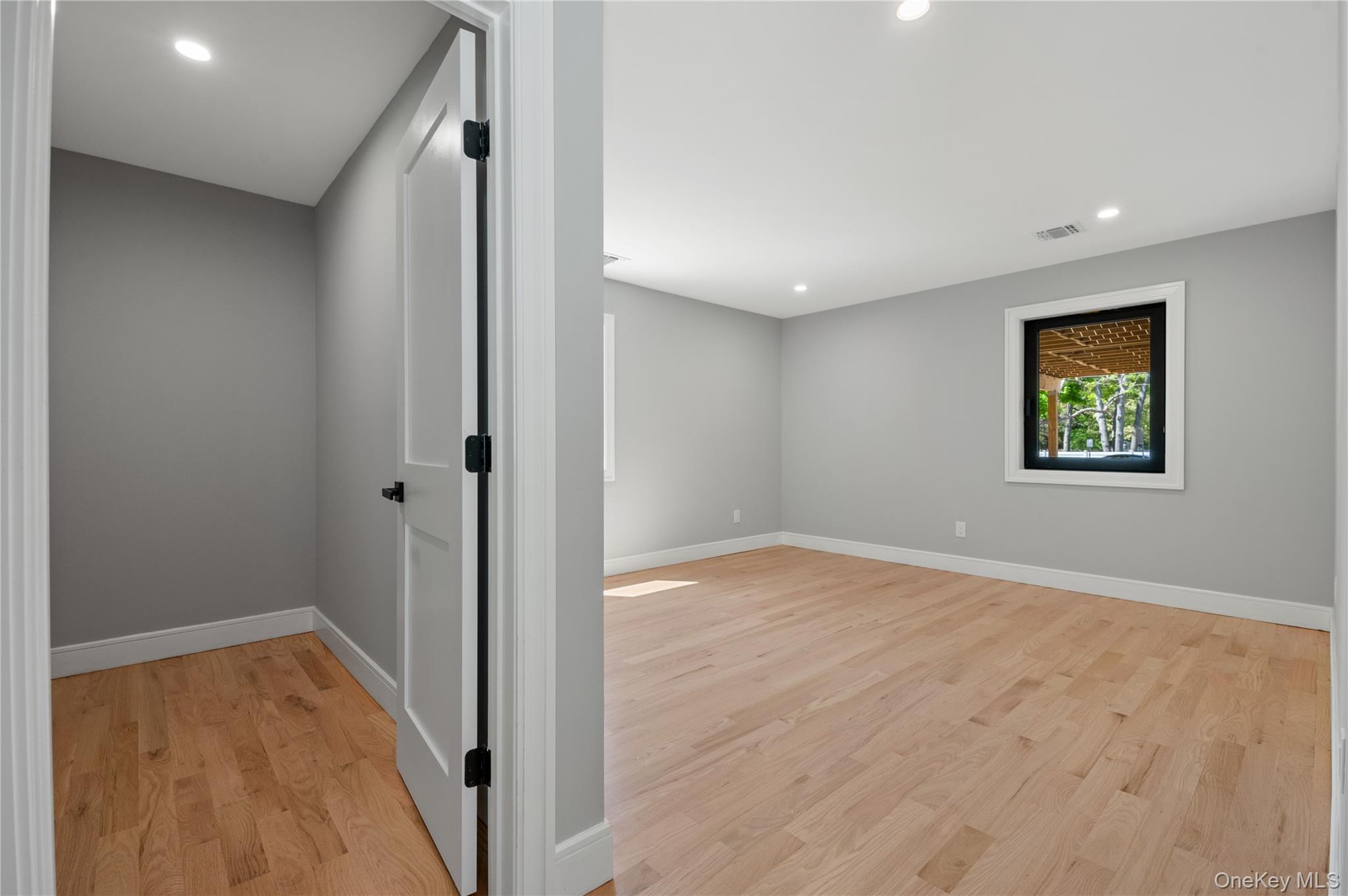 845 Islip Avenue Property Photo 18