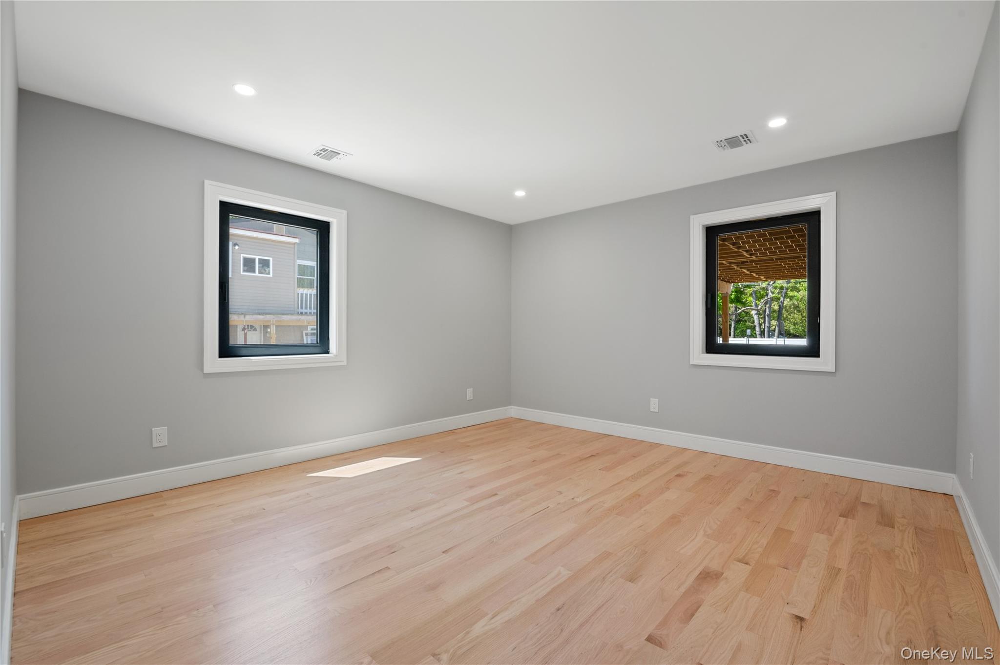 845 Islip Avenue Property Photo 19