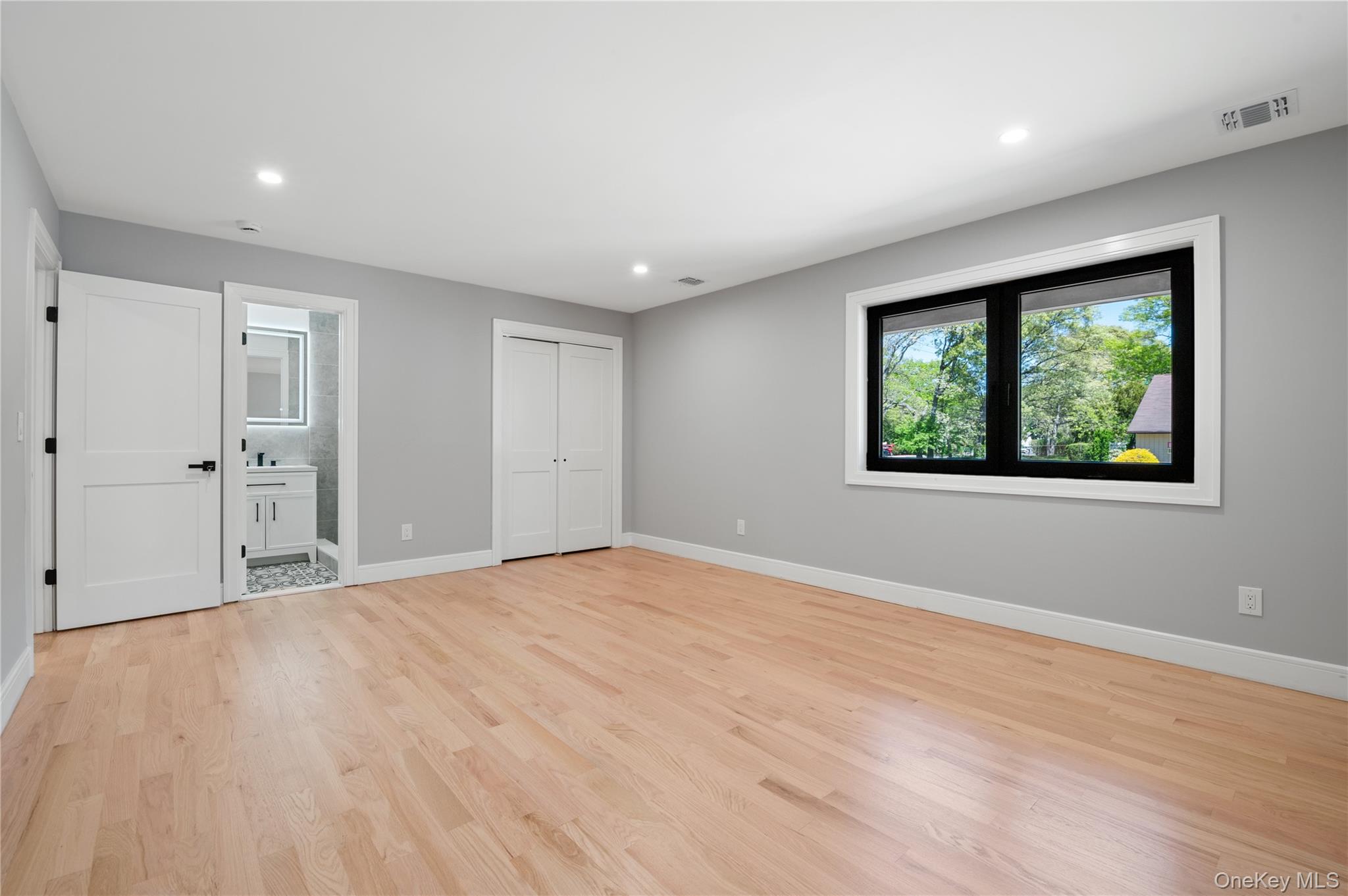 845 Islip Avenue Property Photo 20