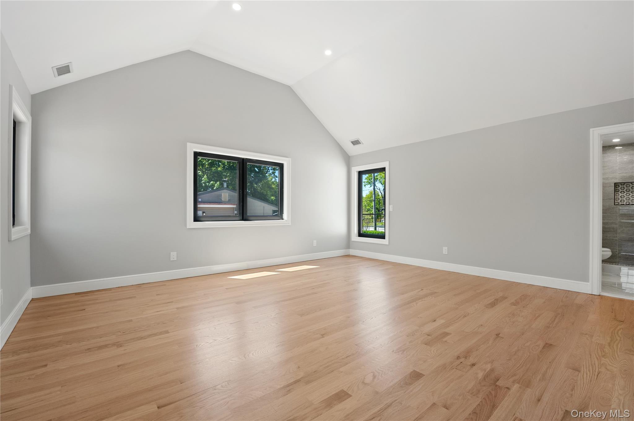 845 Islip Avenue Property Photo 31