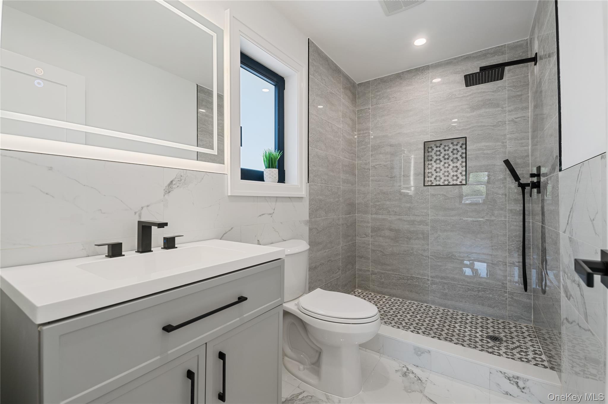 845 Islip Avenue Property Photo 35