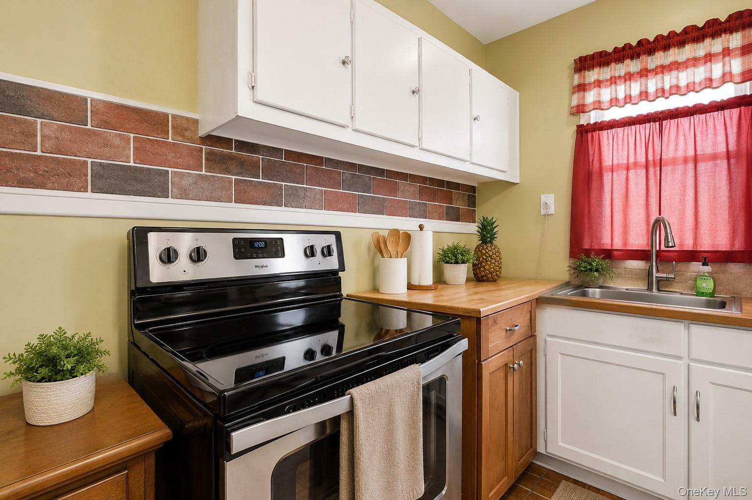 33 Manitou Avenue Property Photo 12