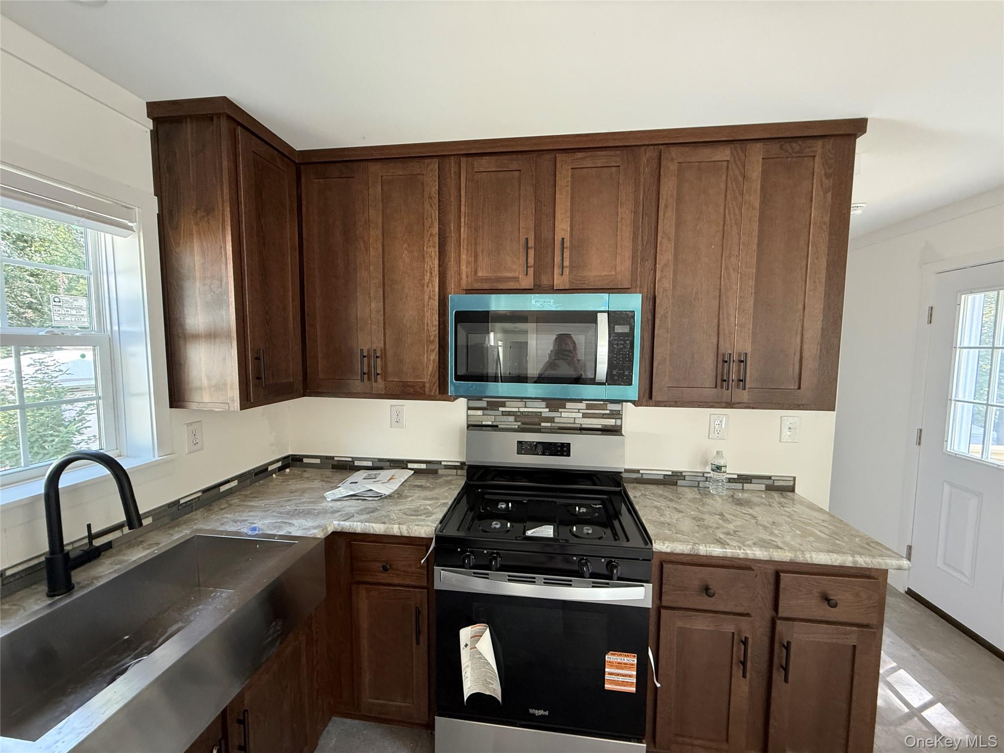 117 Forest Park (aka Hubert St) Property Photo 6